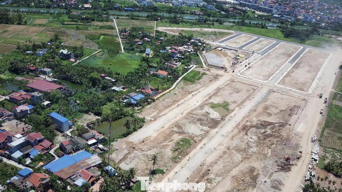 Toàn cảnh hợp phần Khu tái định cư, thuộc Dự án Xây dựng cải tạo đường 359 tại xã Hoa Động (Thủy Nguyên, TP Hải Phòng). Toàn cảnh hợp phần Khu tái định cư, thuộc Dự án Xây dựng cải tạo đường 359 tại xã Hoa Động (Thủy Nguyên, TP Hải Phòng).