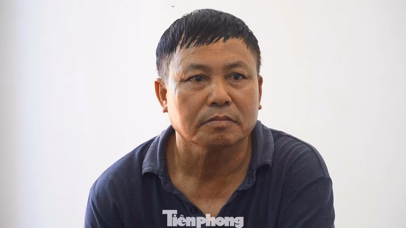 Ông Nguyễn Tất Thắng (SN 1958, trú tại xã Hoa Động) và 3 người con nhận quyết định thu hồi 100% diện tích đất của 4 sổ đỏ nhưng chỉ được xét duyệt 1 lô tái định cư.