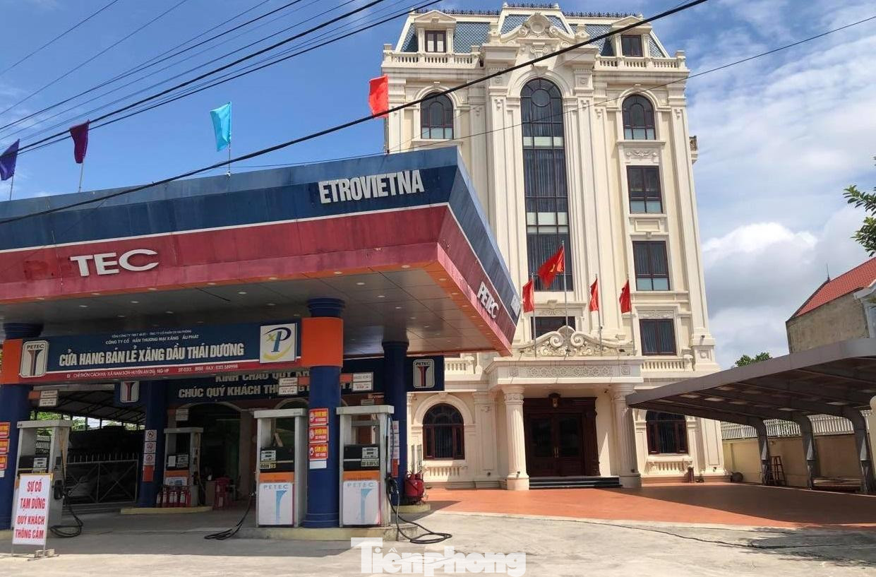 Trụ sở Công ty CP Xăng dầu Phát tại huyện An Dương, TP Hải Phòng. Trụ sở Công ty CP Xăng dầu Phát tại huyện An Dương, TP Hải Phòng.