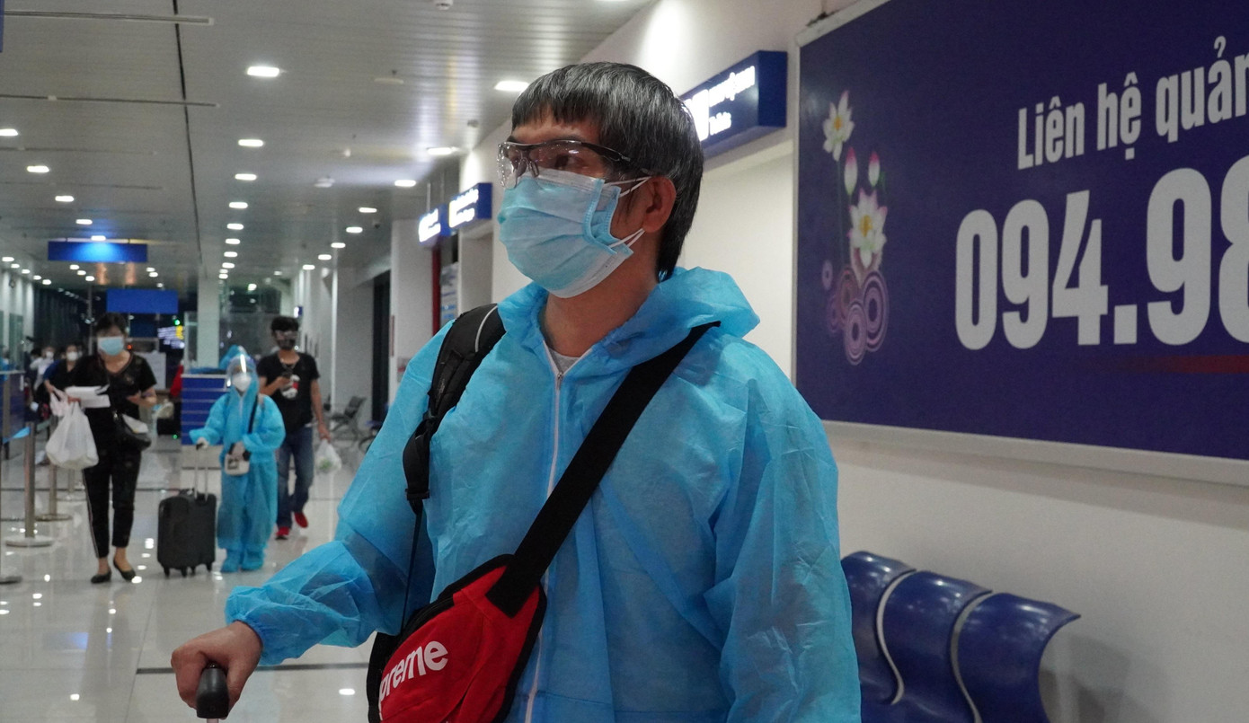 Anh Hòa (42 tuổi, trú quận Hồng Bàng, TP Hải Phòng) cho biết, anh làm kỹ sư cơ khí tại TPHCM. Trước khi dịch bệnh bùng phát anh thường xuyên về thăm quê. Do dịch bệnh diễn biến phức tạp kéo dài nhiều tháng, nay anh mới được về thăm nhà.