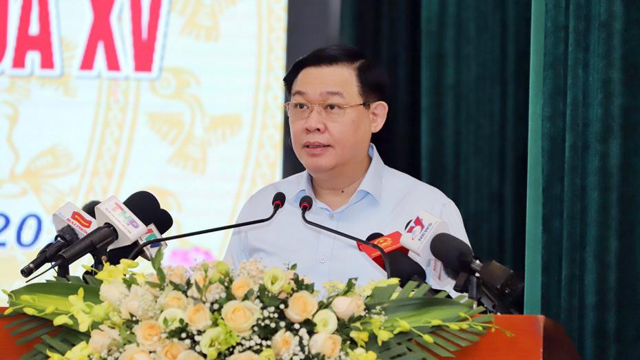 Chủ tịch Quốc hội Vương Đình Huệ giải đáp nhiều ý kiến của cử tri huyện Tiên Lãng.