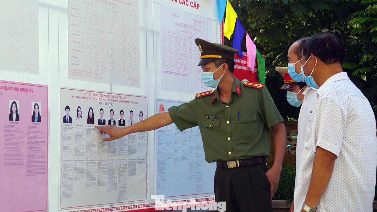 Huyện đảo Bạch Long Vỹ là điểm đầu tiên tổ chức bầu cử ở TP Hải Phòng, là một trong những điểm tổ chức bầu cử đầu tiên trên cả nước.