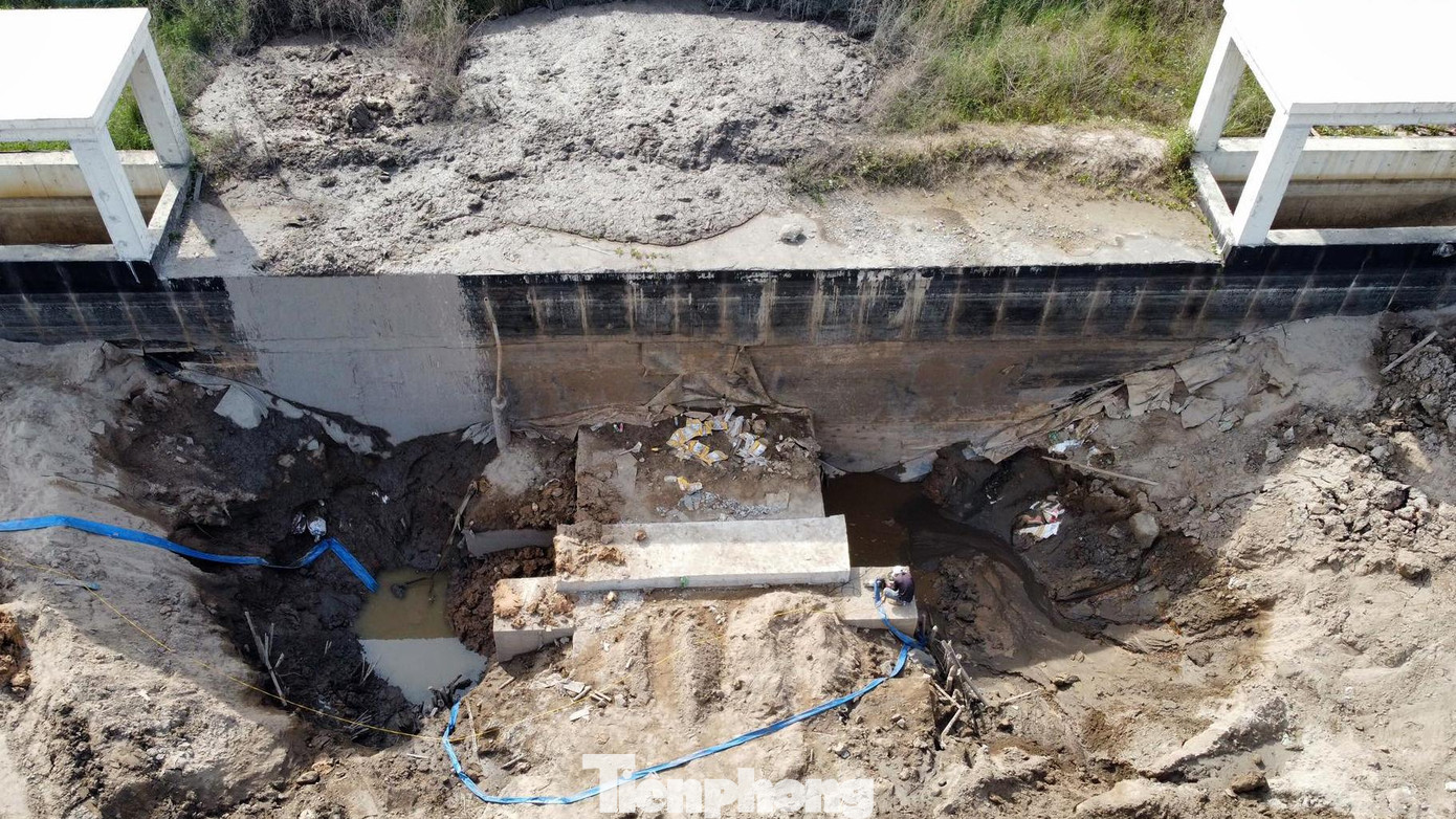 Đại diện Ban Quản lý dự án phát triển đô thị và đầu tư xây dựng công trình dân dụng Hải Phòng thông tin, đơn vị đã mời một công ty xây dựng khác không phải nhà đầu thi công ban đầu vào cuộc khắc phục sự cố khe lún, chống thấm tại hầm đường bộ này.