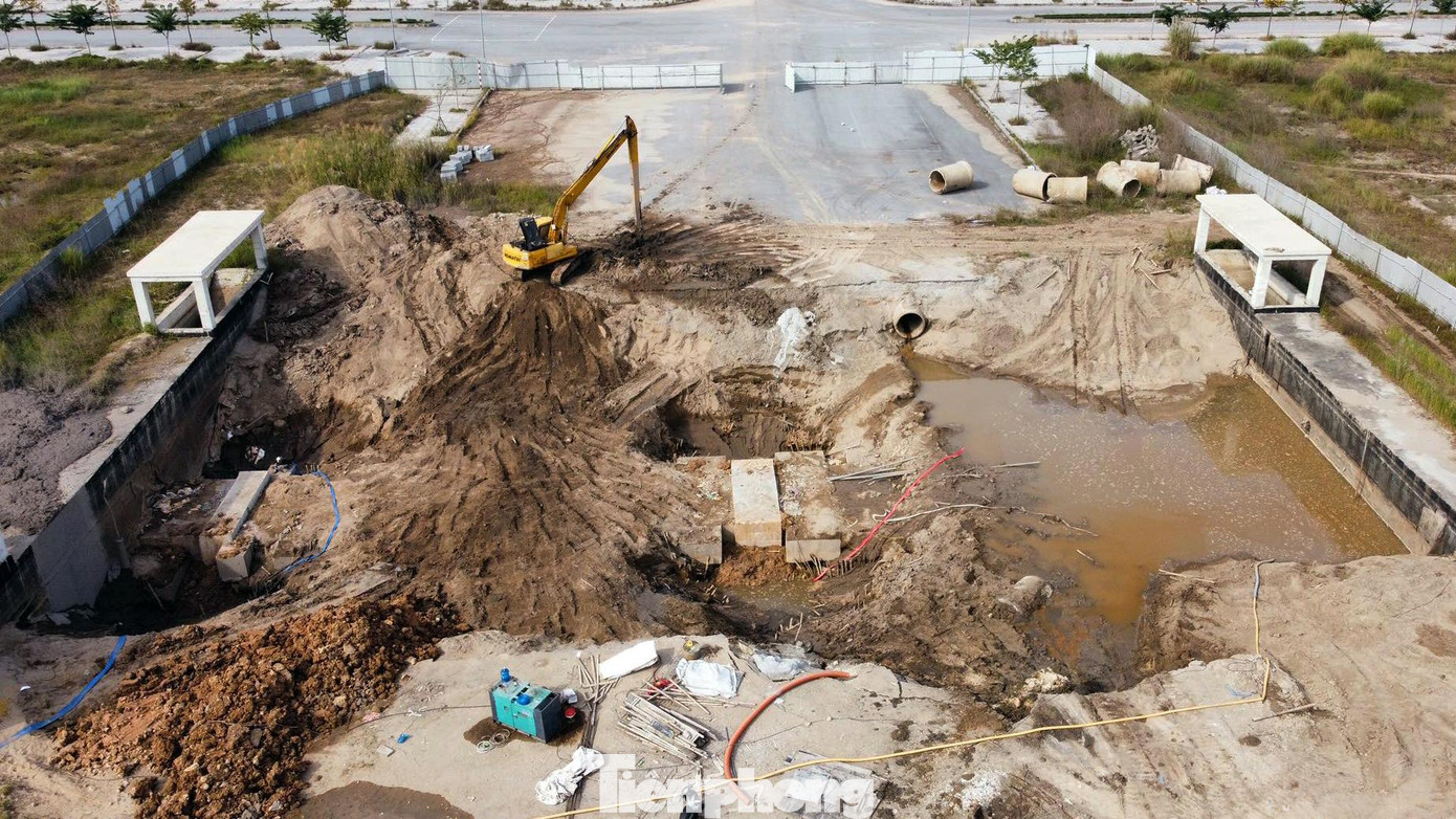 Được biết, Ban Quản lý dự án phát triển đô thị và đầu tư xây dựng công trình dân dụng Hải Phòng được giao làm chủ đầu tư xây dựng nhiều hạng mục, trong đó có 6 hầm đường bộ với tổng mức đầu tư khoảng 200 tỷ đồng.