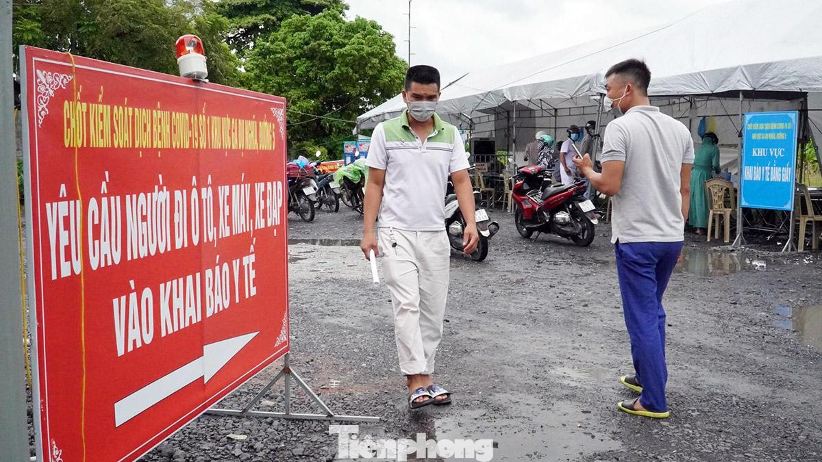 Đa số các trường hợp đăng ký xét nghiệm nhanh SARS-CoV-2 tại các chốt để vào thành phố giải quyết công việc và chưa có giấy xét nghiệm âm tính. Đa số các trường hợp đăng ký xét nghiệm nhanh SARS-CoV-2 tại các chốt để vào thành phố giải quyết công việc và chưa có giấy xét nghiệm âm tính.