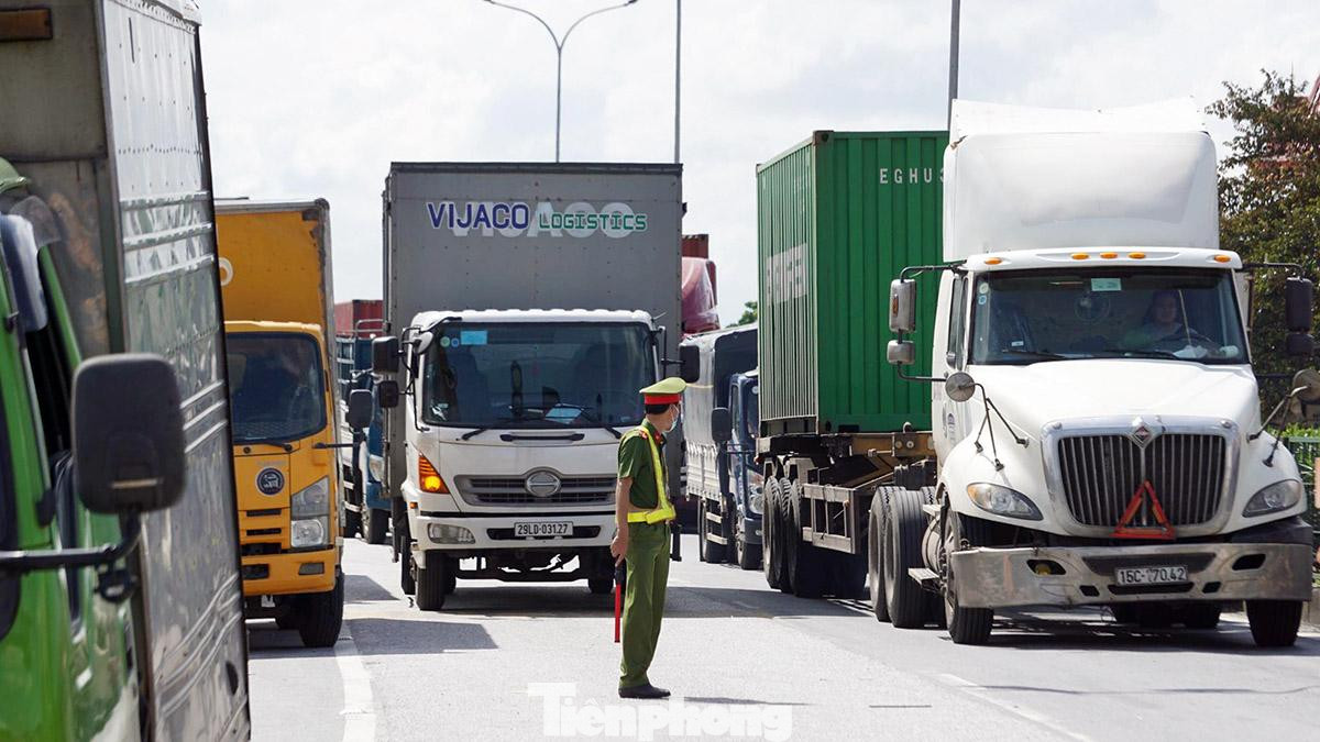 TP Hải Phòng triển khai các biện pháp kiểm soát lái xe tải trở về từ vùng dịch. TP Hải Phòng triển khai các biện pháp kiểm soát lái xe tải trở về từ vùng dịch.