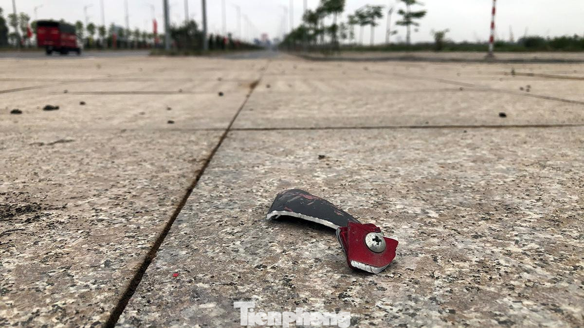 Theo chị Hoa, trong tháng 3 tại vị trí này từng xảy ra nhiều vụ tai nạn giao thông. Mới nhất vào tối 30/3, một người đàn ông điều khiển xe máy di chuyển qua vào buổi tối đã đâm trúng đảo tam giác này dẫn đến thương tích.