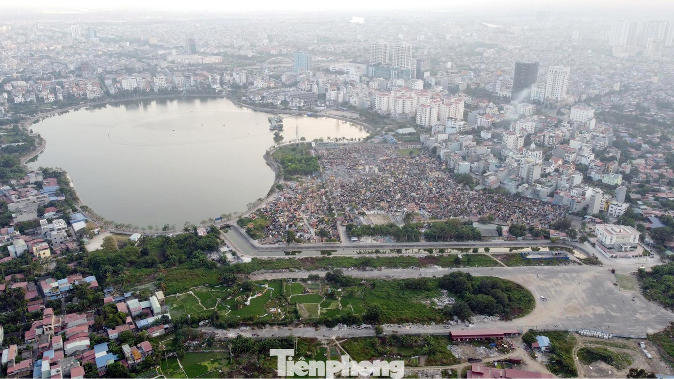 Dự án đường Hồ Đông - Lạch Tray (TP Hải Phòng) có mặt cắt ngang đường 100m, dài 5,7km nối từ đường Liên Phường đến đường Đông Khê 2 được phê duyệt năm 2007 với tổng mức đầu tư hơn 4.300 tỷ đồng, từ nguồn ngân sách. Dự án đường Hồ Đông - Lạch Tray (TP Hải Phòng) có mặt cắt ngang đường 100m, dài 5,7km nối từ đường Liên Phường đến đường Đông Khê 2 được phê duyệt năm 2007 với tổng mức đầu tư hơn 4.300 tỷ đồng, từ nguồn ngân sách.