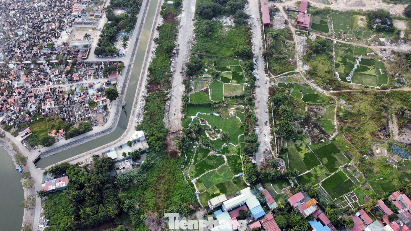 Tuyến đường này ảnh hưởng tới hàng nghìn hộ dân thuộc địa phận quận Hải An và quận Ngô Quyền. Hai quận này đã nhiều lần triển khai giải phóng mặt bằng tuy nhiên, đến nay chỉ thực hiện được khoảng vài trăm mét chiều dài. Tuyến đường này ảnh hưởng tới hàng nghìn hộ dân thuộc địa phận quận Hải An và quận Ngô Quyền. Hai quận này đã nhiều lần triển khai giải phóng mặt bằng tuy nhiên, đến nay chỉ thực hiện được khoảng vài trăm mét chiều dài.