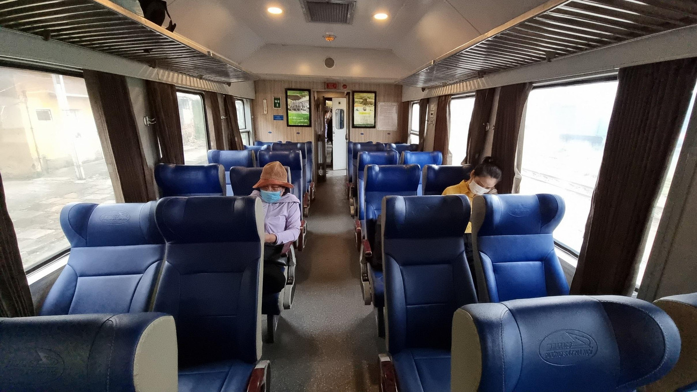 Những hành khách đầu tiên trên chuyến tàu Hải Phòng - Hà Nội. Những hành khách đầu tiên trên chuyến tàu Hải Phòng - Hà Nội.