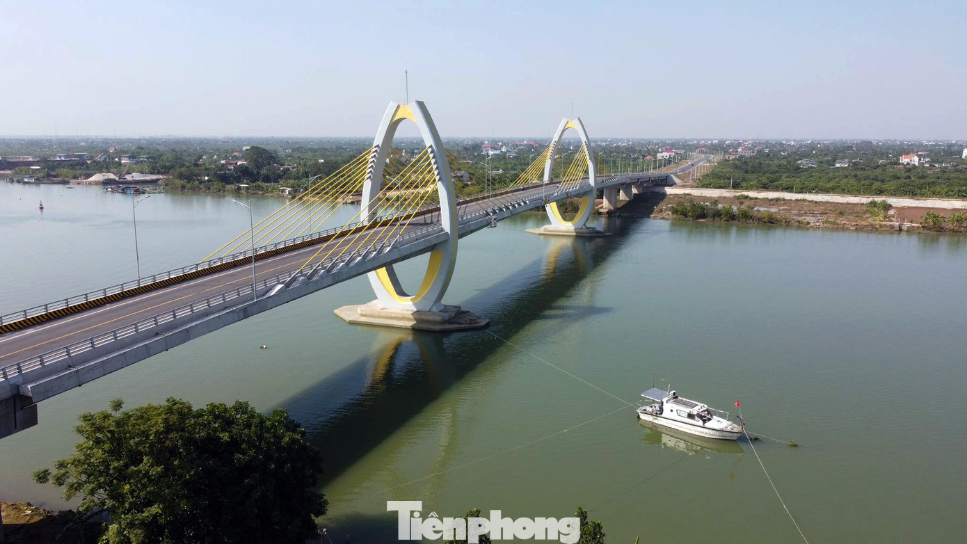 Cầu Quang Thanh bắc qua sông Văn Úc, kết nối QL10, các đường tỉnh 360, 390, 392, QL37 và các tuyến đường trong khu vực, hoàn thiện tuyến đường bộ liên tỉnh kết nối giữa huyện An Lão (Hải Phòng) với huyện Thanh Hà (Hải Dương).