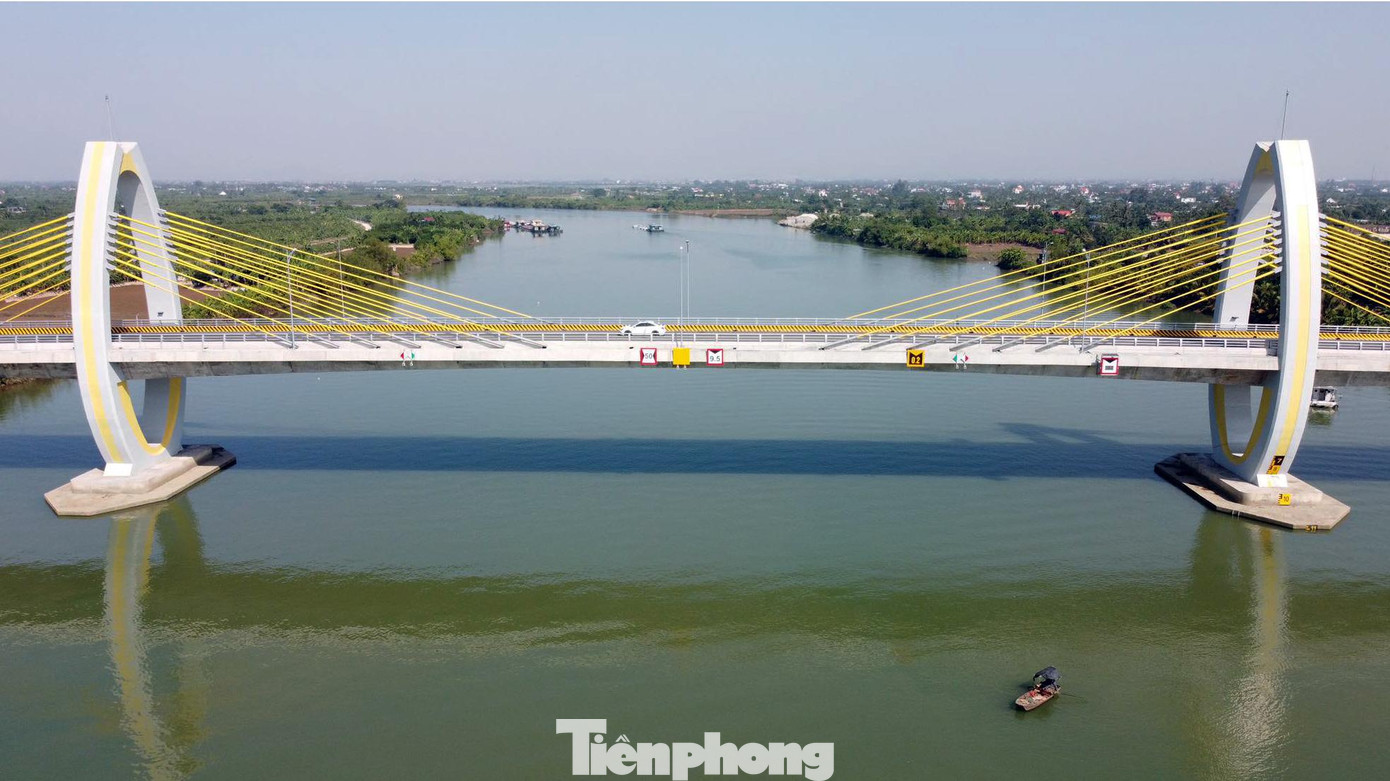 Cây cầu này là công trình giao thông tiêu biểu, thể hiện tình đoàn kết hữu nghị hợp tác giữa Hải Phòng và Hải Dương.