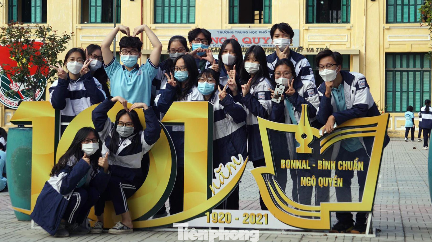 Trước đó, Sở Y tế phối hợp với Sở GD&amp;ĐT Hải Phòng lên kế hoạch, danh sách tiêm chủng vắc xin phòng COVID-19 cho 187.290 học sinh từ 12 đến dưới 18 tuổi đủ điều kiện.