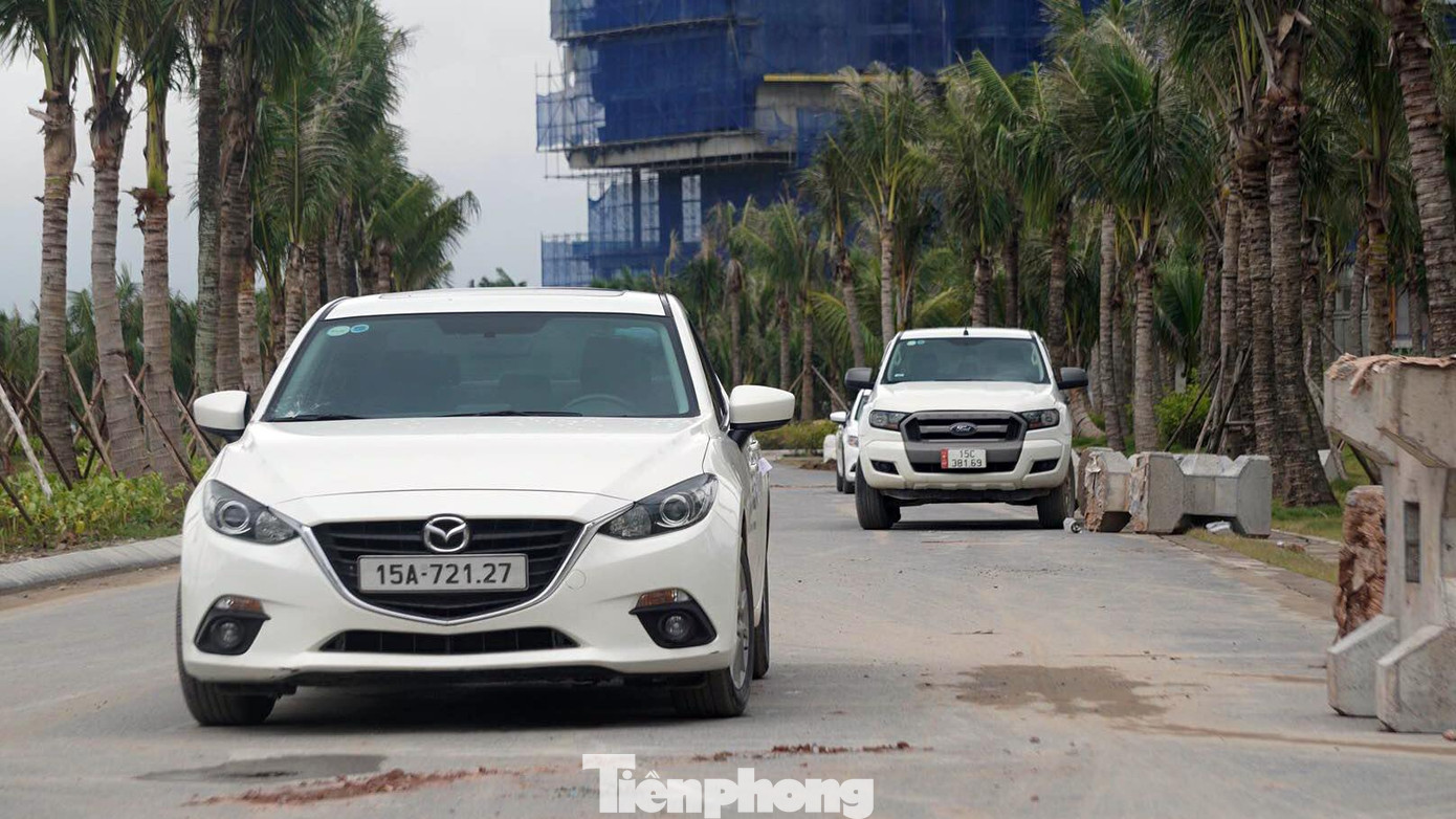 3 ô tô do nhóm Lưu Tiến Thịnh điều khiển vào Khu du lịch quốc tế Đồi Rồng (Đồ Sơn, Hải Phòng) để thu mua phế liệu dẫn đến mâu thuẫn, hỗn chiến.