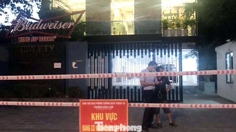 Lực lượng chức năng TP Hải Phòng phong tỏa quán karaoke New KTV vì hai nữ tiếp viên là F1 của Đ.D.T mắc COVID-19.
