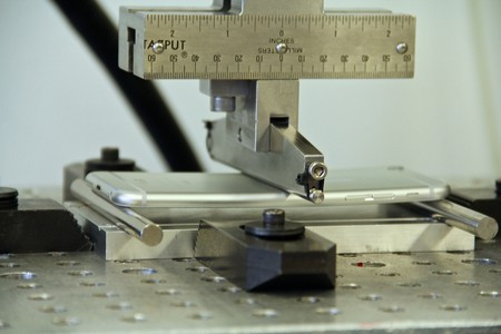 Bên trong trung tâm thử nghiệm độ bền iPhone 6 ảnh 2