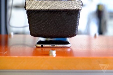 Bên trong trung tâm thử nghiệm độ bền iPhone 6 ảnh 1