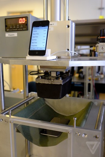 Bên trong trung tâm thử nghiệm độ bền iPhone 6 ảnh 7