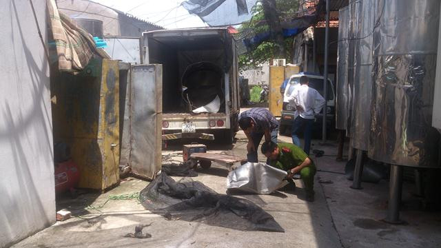 Chiếc xe tải chở bia bị nổ thùng khiến nạn nhân Thọ tử vong. Ảnh: Tuấn Nguyễn