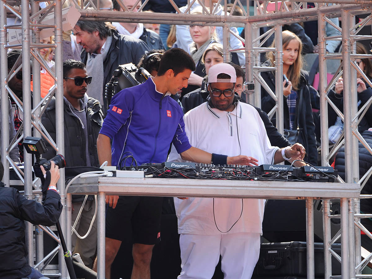 Nole thử làm DJ trước khi tập trung toàn bộ cho Roland Garros