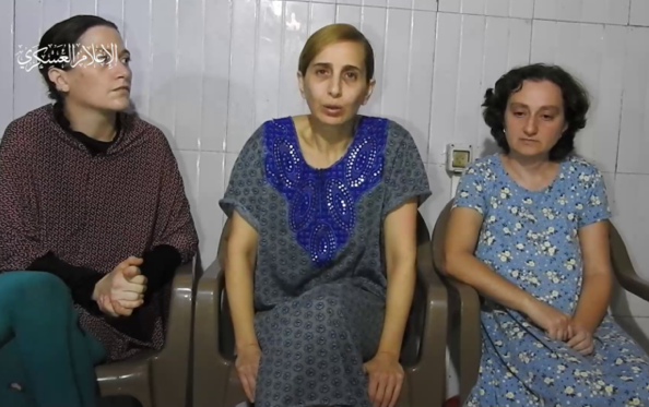 Ba phụ nữ trong video được Hamas đăng tải.