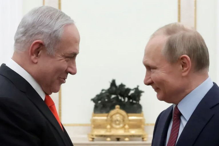 Thủ tướng Israel Benjamin Netanyahu trong cuộc gặp Tổng thống Nga Vladimir Putin tại Mátxcơva năm 2020. (Ảnh: Reuters)