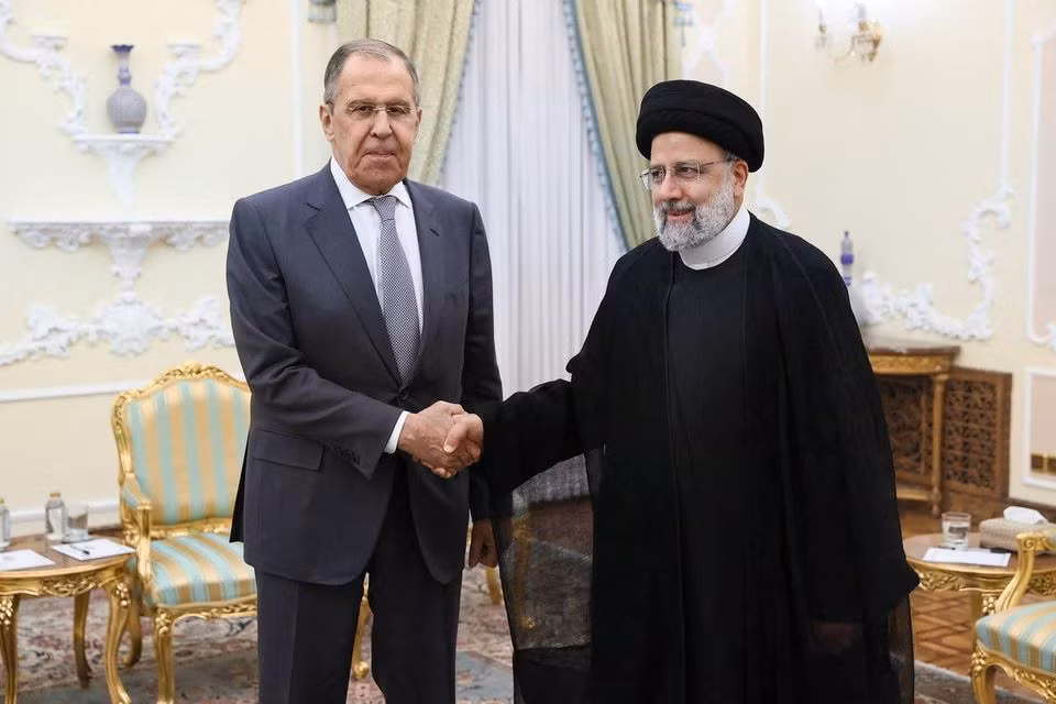 Ngoại trưởng Nga Sergei Lavrov trong cuộc hội kiến Tổng thống Iran Ebrahim Raisi ngày 23/10. (Ảnh: BNG Nga)