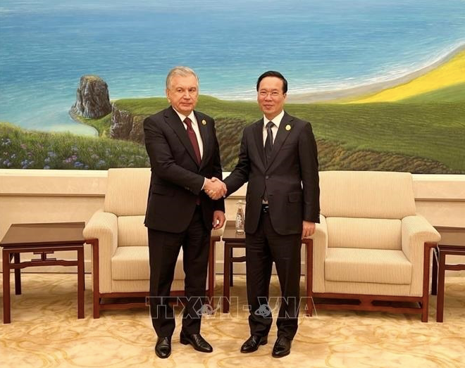 Chủ tịch nước Võ Văn Thưởng trong cuộc gặp Tổng thống Uzbekistan ngày 17/10. (Ảnh: TTXVN)