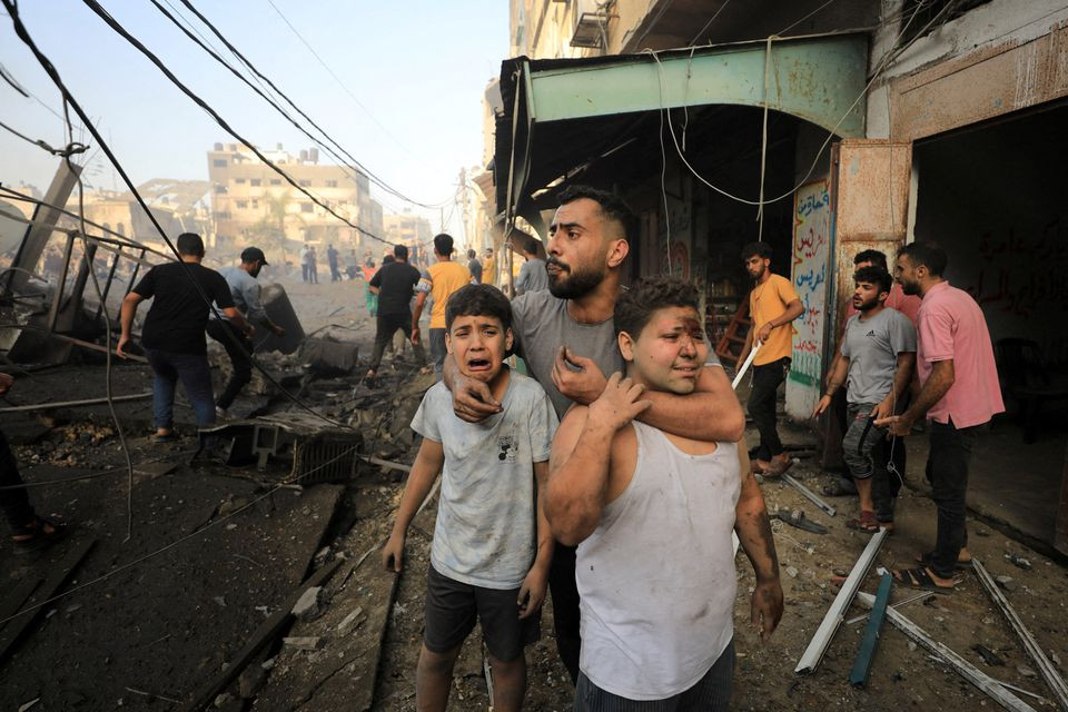 Dải Gaza tiếp tục bị ném bom trong ngày 25/10. (Ảnh: Reuters) Dải Gaza tiếp tục bị ném bom trong ngày 25/10. (Ảnh: Reuters)