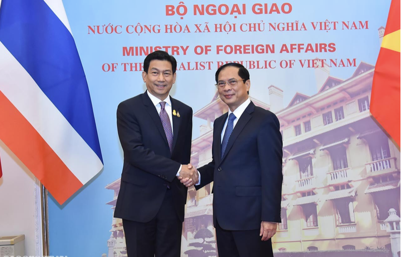 Bộ trưởng Ngoại giao Bùi Thanh Sơn và Phó Thủ tướng, Bộ trưởng Ngoại giao Thái Lan Parnpree Bahiddha-Nukara. (Ảnh: Baoquocte)