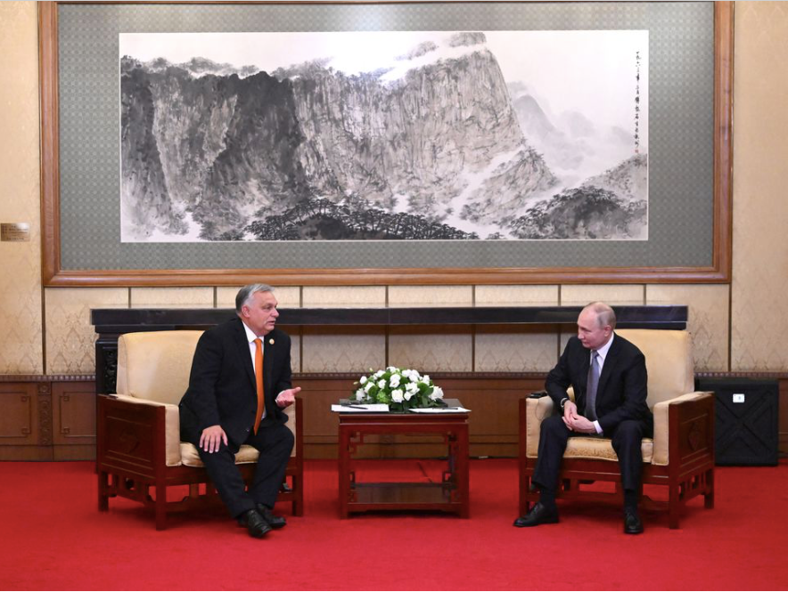 Thủ tướng Hungary Viktor Orban và Tổng thống Nga Vladimir Putin trong cuộc gặp ở Bắc Kinh ngày 17/10. (Ảnh: Reuters)