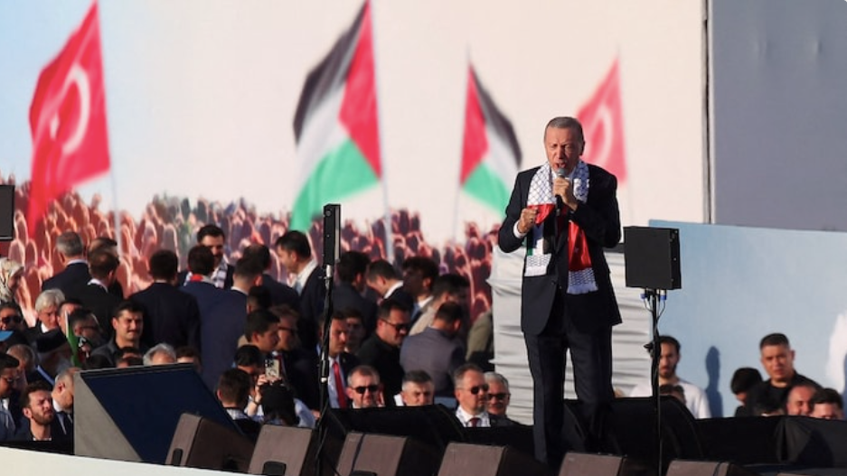 Tổng thống Thổ Nhĩ Kỳ Tayyip Erdogan phát biểu trước hàng triệu người tập trung ủng hộ Palestine ngày 28/10. (Ảnh: Reuters) Tổng thống Thổ Nhĩ Kỳ Tayyip Erdogan phát biểu trước hàng triệu người tập trung ủng hộ Palestine ngày 28/10. (Ảnh: Reuters)