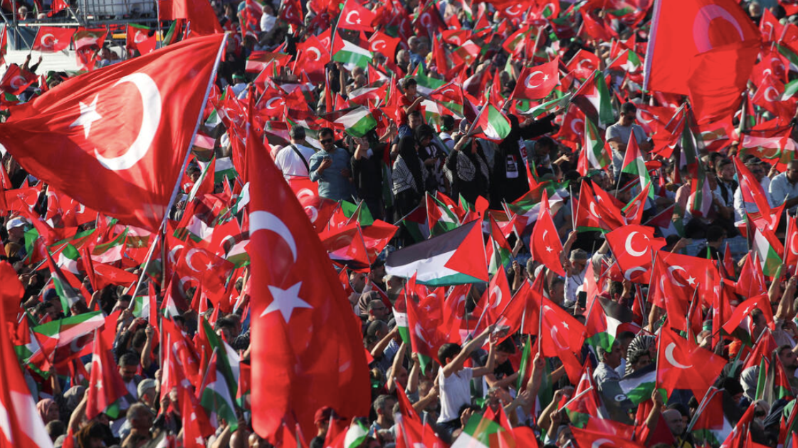 Hàng triệu người Thổ Nhĩ Kỳ tham gia tuần hành để ủng hộ Palestine. (Ảnh: Reuters) Hàng triệu người Thổ Nhĩ Kỳ tham gia tuần hành để ủng hộ Palestine. (Ảnh: Reuters)