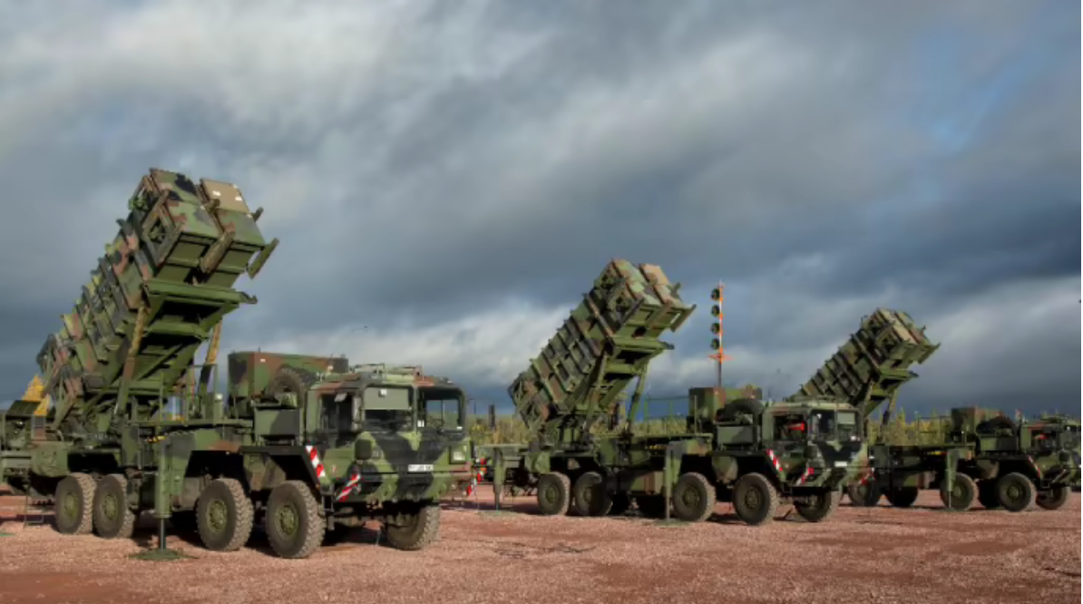 Mỹ có tính phương án cung cấp hệ thống phòng thủ tên lửa Vòm sắt cho Ba Lan để đối lấy Patriot cho Ukraine. (Ảnh: Politico) Mỹ có tính phương án cung cấp hệ thống phòng thủ tên lửa Vòm sắt cho Ba Lan để đối lấy Patriot cho Ukraine. (Ảnh: Politico)