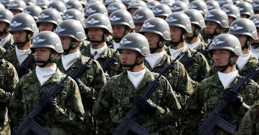 Quân đội Nhật Bản phải áp dụng một số biện pháp để đối phó với tình trạng thiếu người. (Ảnh: Reuters) Quân đội Nhật Bản phải áp dụng một số biện pháp để đối phó với tình trạng thiếu người. (Ảnh: Reuters)