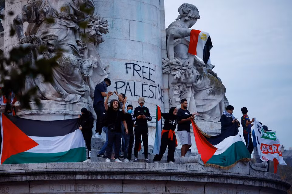 Người biểu tình ủng hộ Palestine ở Pháp ngày 12/10. (Ảnh: Reuters) Người biểu tình ủng hộ Palestine ở Pháp ngày 12/10. (Ảnh: Reuters)