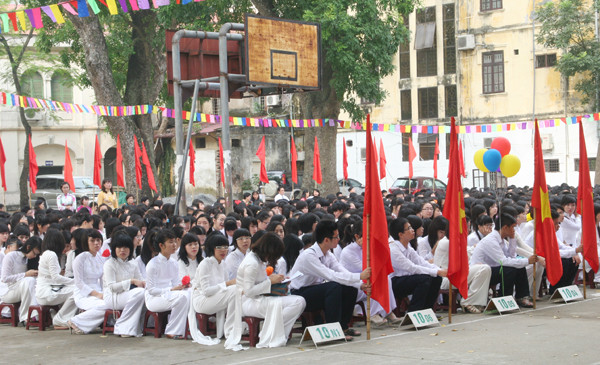 Năm nay, Nhà trường đóm thêm 700 học sịnh lớp 10 nâng tổng số học sinh lên hơn 2.200 người