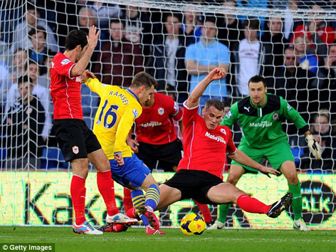 Ramsey ghi bàn vào lưới đội bóng cũ Cardiff City. Ảnh: Getty Images. Ramsey ghi bàn vào lưới đội bóng cũ Cardiff City. Ảnh: Getty Images