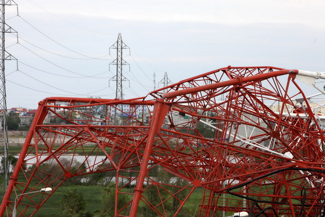 Vết gãy như một nhát cắt 