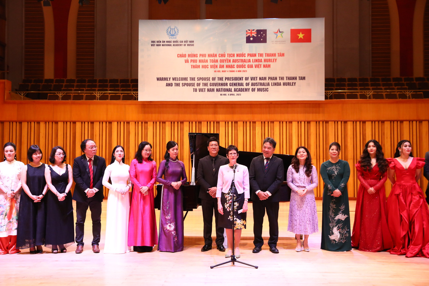 Phu nhân Toàn quyền Australia Linda Hurley phát biểu tại buổi biểu diễn. (Ảnh: Như Ý) Phu nhân Toàn quyền Australia Linda Hurley phát biểu tại buổi biểu diễn. (Ảnh: Như Ý)