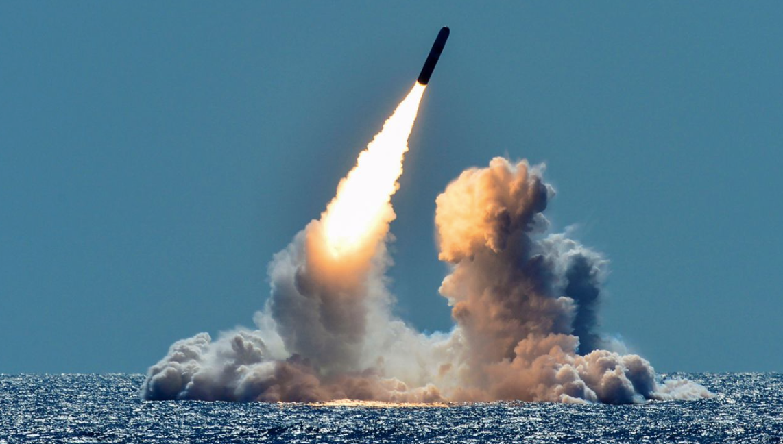 Một tên lửa Trident II D5 được phóng từ tàu ngầm lớp Ohio trên vùng biển ngoài khơi California năm 2018. (Ảnh: US Navy)