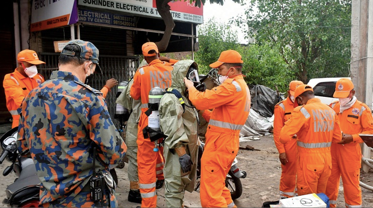 Lực lượng chức năng đang xác định nguồn khí rò rỉ.