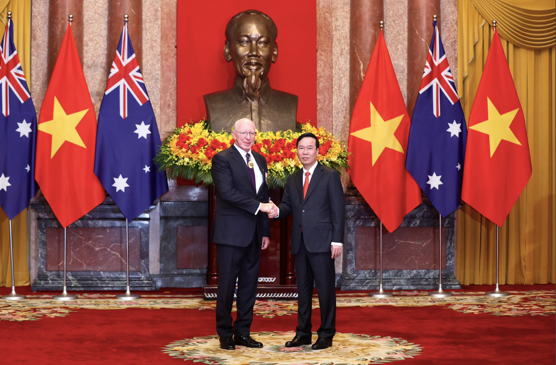 Chủ tịch nước Võ Văn Thưởng đón Toàn quyền Australia David Hurley. (Ảnh: Như Ý) Chủ tịch nước Võ Văn Thưởng đón Toàn quyền Australia David Hurley. (Ảnh: Như Ý)