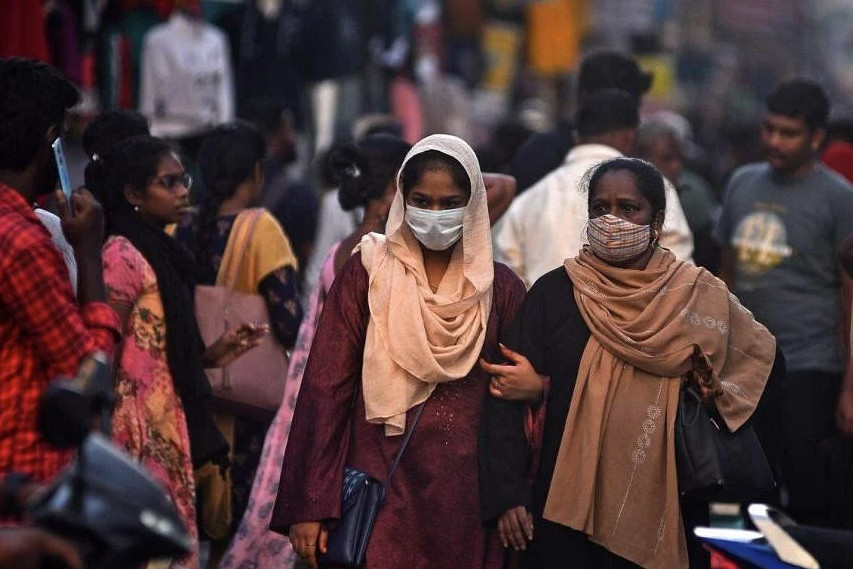 Hai bang của Ấn Độ đã áp dụng trở lại quy định đeo khẩu trang. (Ảnh: EPA-EFE)