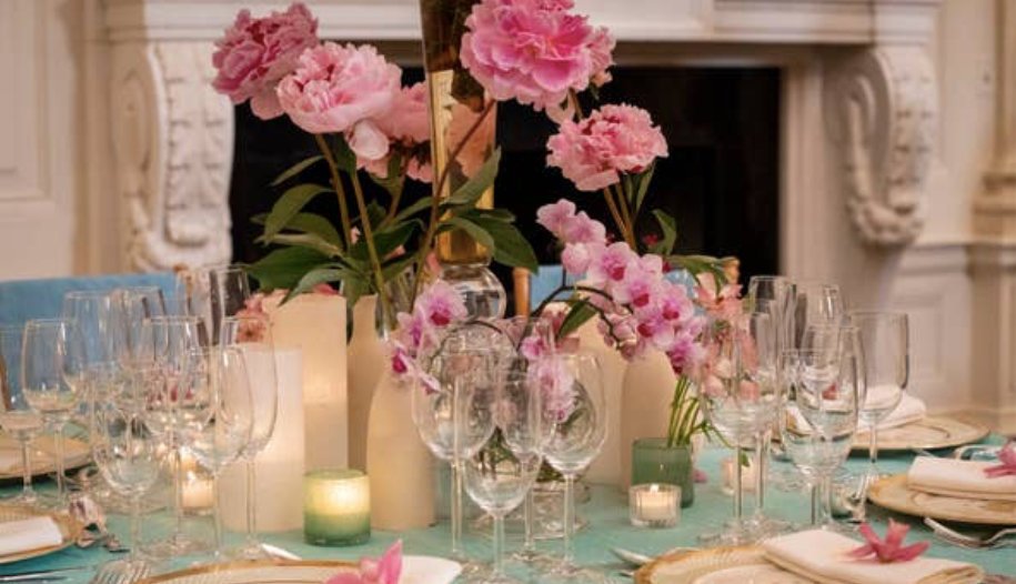 Quốc yến diễn ra tại phòng phía Đông của Nhà Trắng dự kiến sẽ phục vụ khoảng 200 khách. Quốc yến diễn ra tại phòng phía Đông của Nhà Trắng dự kiến sẽ phục vụ khoảng 200 khách.