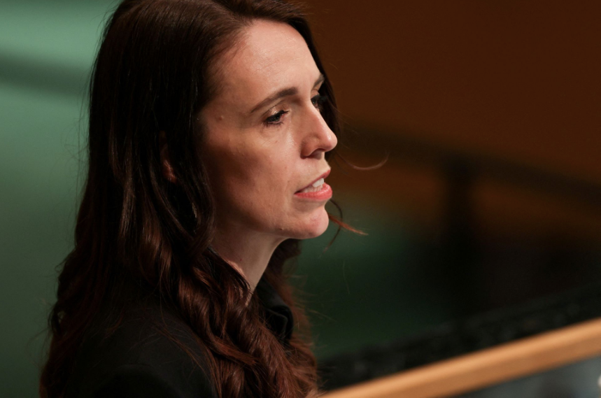 Bà Ardern rơi nước mắt trong bài phát biểu cuối cùng trước Quốc hội. (Ảnh: Reuters) Bà Ardern rơi nước mắt trong bài phát biểu cuối cùng trước Quốc hội. (Ảnh: Reuters)