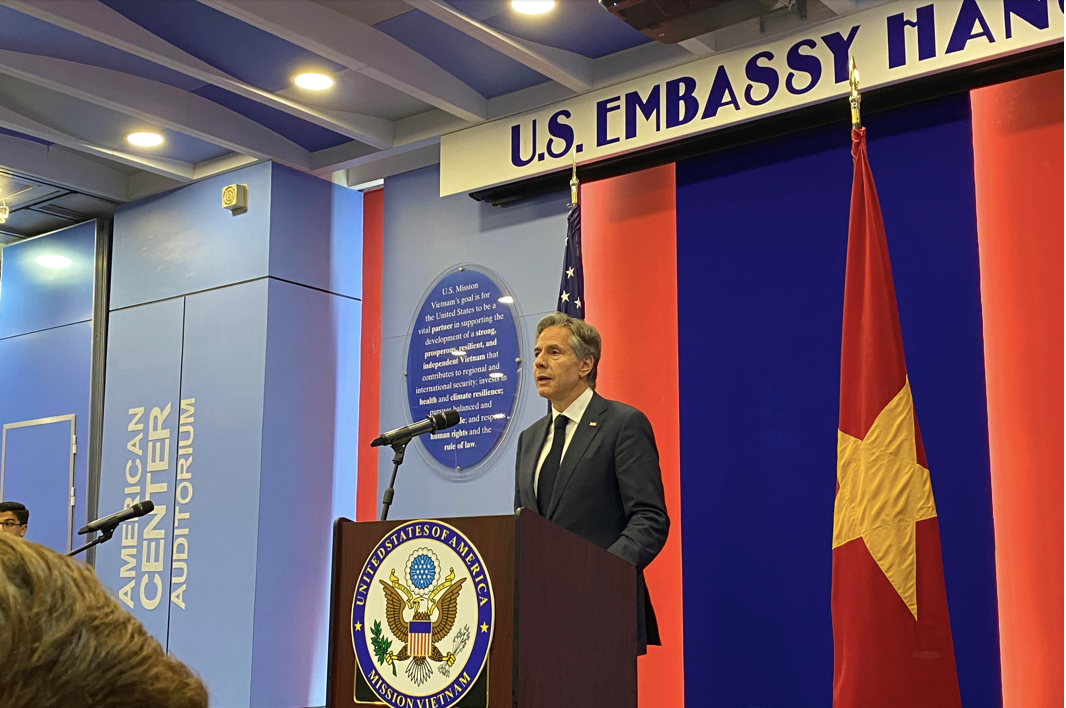 Bộ trưởng Ngoại giao Mỹ Antony Blinken trong cuộc họp báo tại Đại sứ quán Mỹ ngày 15/4. (Ảnh: Thu Loan) Bộ trưởng Ngoại giao Mỹ Antony Blinken trong cuộc họp báo tại Đại sứ quán Mỹ ngày 15/4. (Ảnh: Thu Loan)