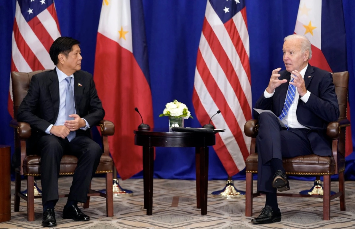 Tổng thống Mỹ Joe Biden (phải) trong cuộc gặp Tổng thống Philippines Ferdinand Marcos Jr tại New York năm 2022. (Ảnh: AP) Tổng thống Mỹ Joe Biden (phải) trong cuộc gặp Tổng thống Philippines Ferdinand Marcos Jr tại New York năm 2022. (Ảnh: AP)