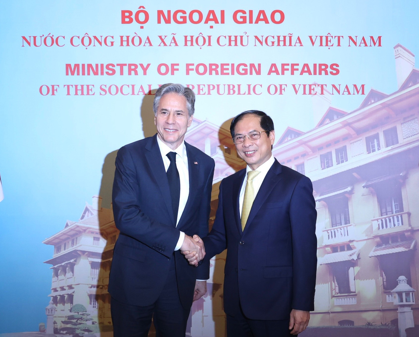 Hai Bộ trưởng chụp ảnh chung trước hội đàm. (Ảnh: Như Ý)