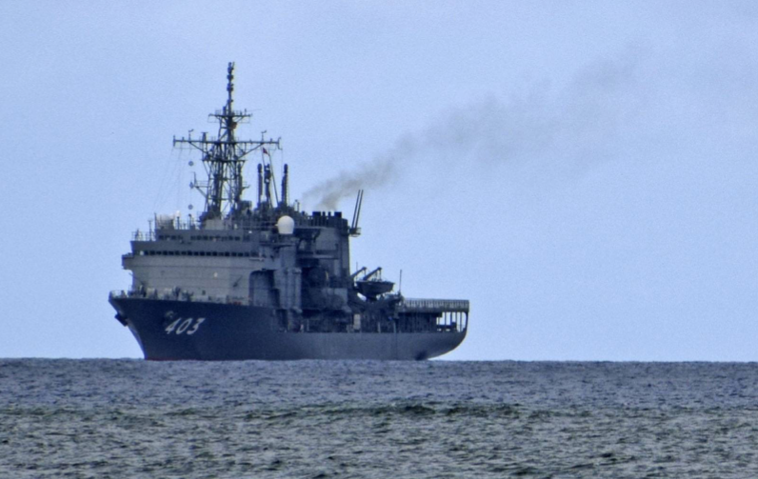 Tàu cứu hộ tàu ngầm tham gia chiến dịch tìm kiếm. (Ảnh: Japan Times) Tàu cứu hộ tàu ngầm tham gia chiến dịch tìm kiếm. (Ảnh: Japan Times)